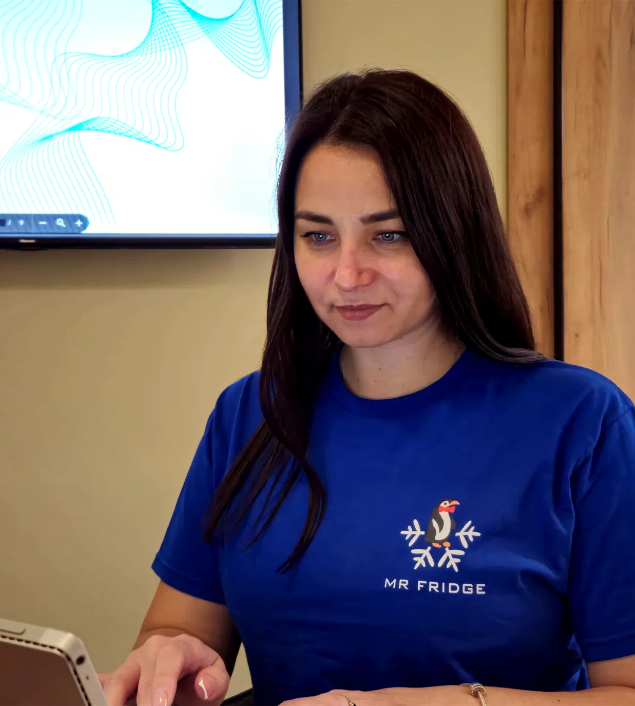 Mr. Fridge customer service representative wearing a branded shirt while responding to an online walk-in cooler service request.